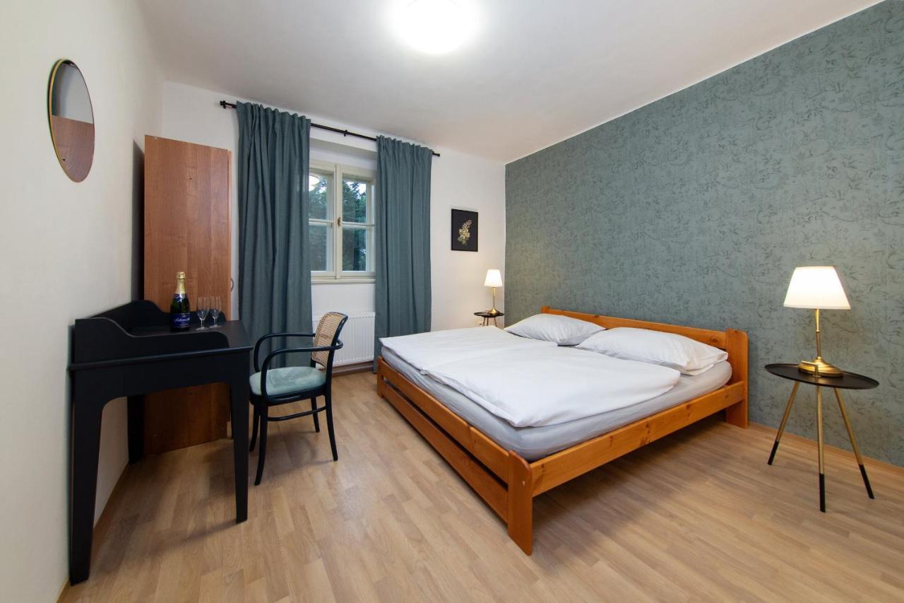 Hotel Zámek Nečtiny Esterno foto